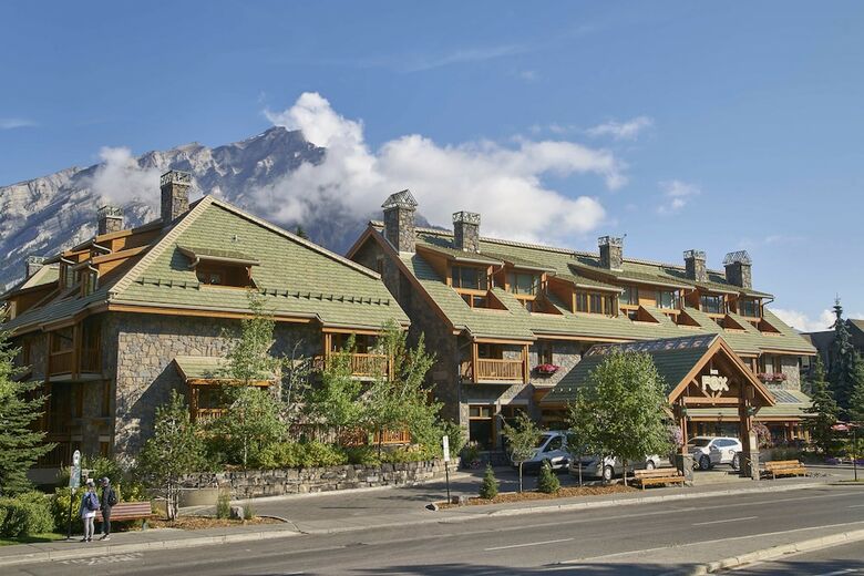 Fox Hotel And Suites