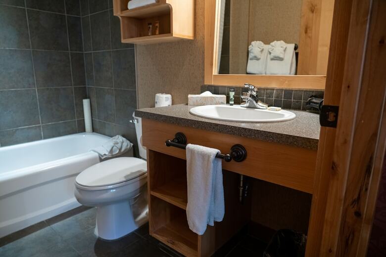 Fox Hotel And Suites