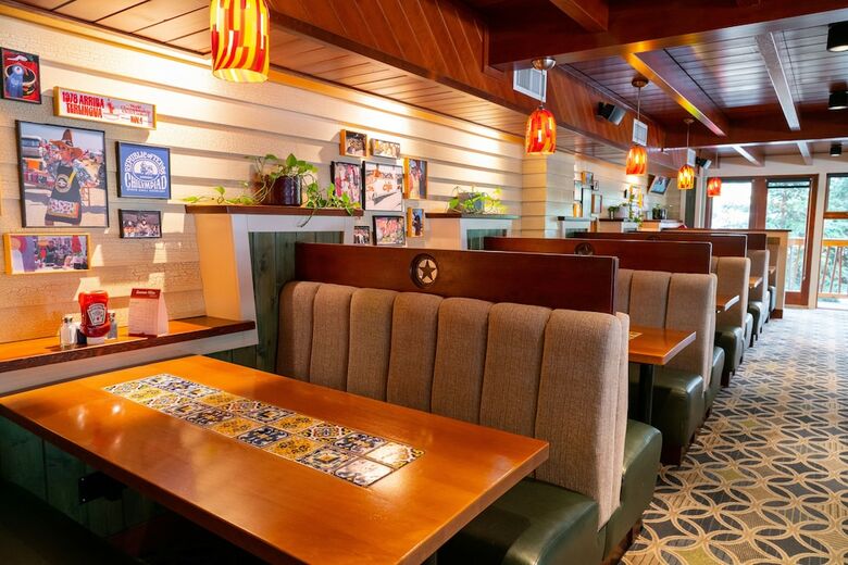 Fox Hotel And Suites