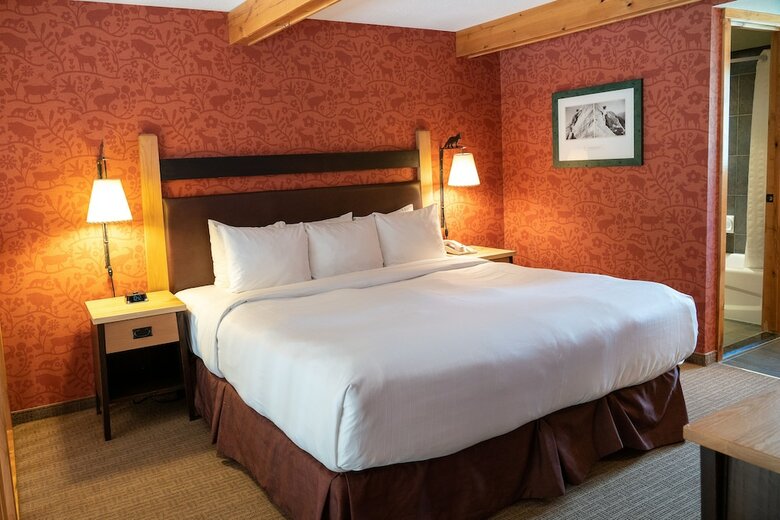 Fox Hotel And Suites