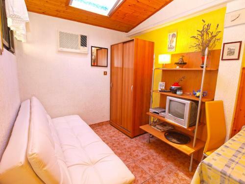 Apartments August 875