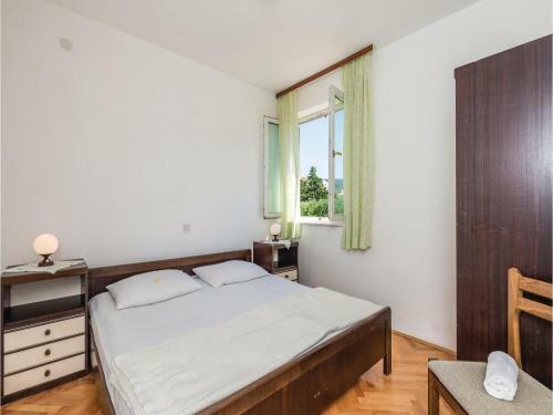 Three-bedroom Apartment In Barbat