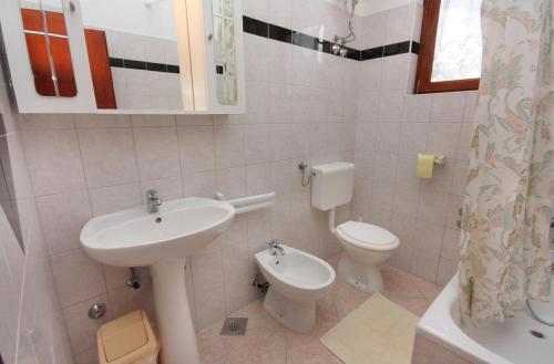 Apartments With A Swimming Pool Baska (krk) - 5354