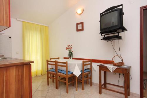 Apartments With A Swimming Pool Baska (krk) - 5354