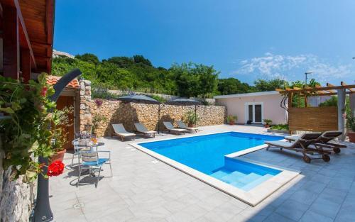 Apartments With A Swimming Pool Baska (krk) - 5354