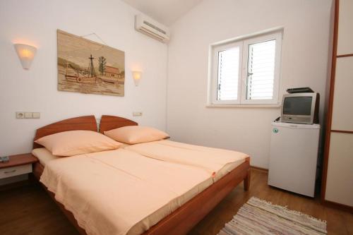 Hostal Double Room Baska Voda 6704a