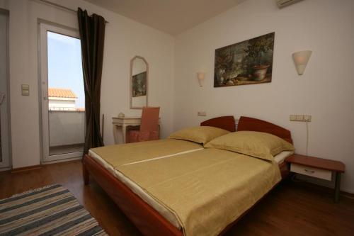 Hostal Double Room Baska Voda 6704a