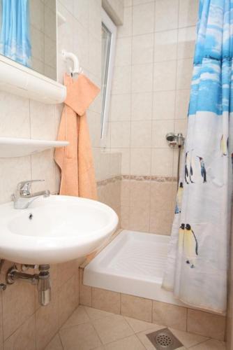 Hostal Double Room Baska Voda 6704a