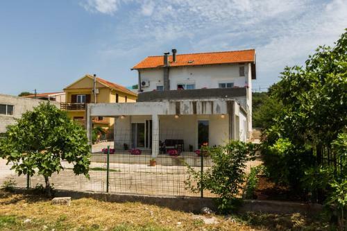 Hostal Topalli Apartments