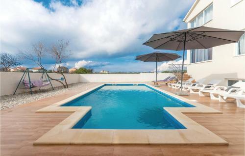Four-bedroom Holiday Home In Bibinje