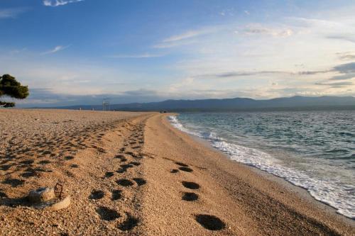 Apartments By The Sea Bol (Brac) - 2905