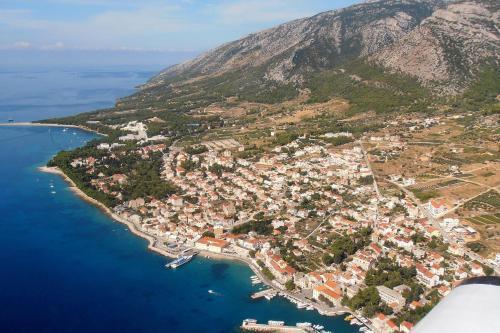 Apartments By The Sea Bol (Brac) - 2905