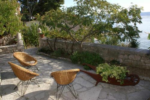 Apartments By The Sea Bol (Brac) - 2905