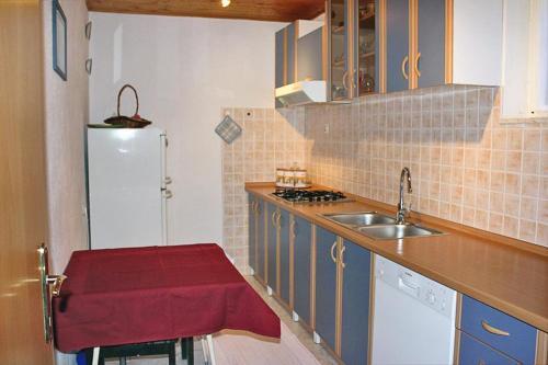 Apartments By The Sea Bol (Brac) - 2905