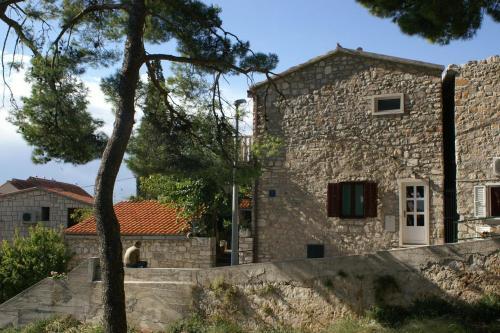 Apartments By The Sea Bol (Brac) - 2905