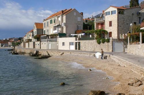 Apartments By The Sea Bol (Brac) - 2905