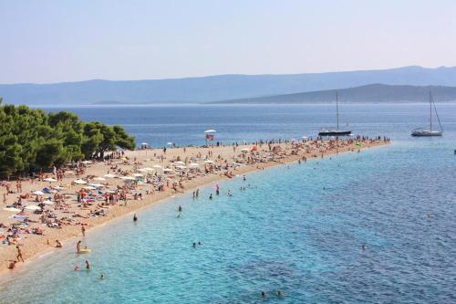 Apartments By The Sea Bol (Brac) - 2905