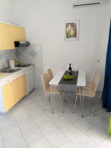Apartments Stomarica