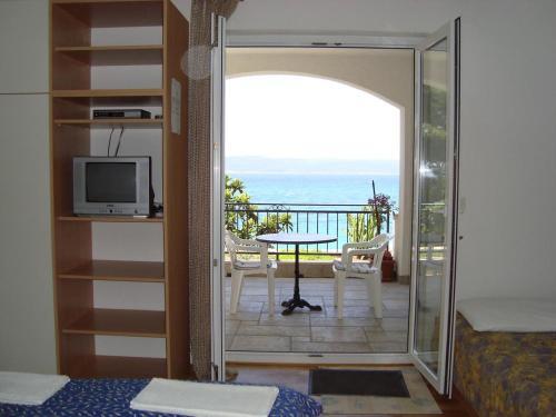 Apartments By The Sea Brela (Makarska) - 13052