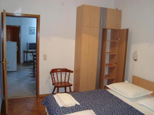 Apartments By The Sea Brela (Makarska) - 13052