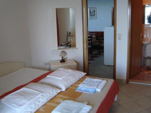 Apartments By The Sea Brela (Makarska) - 13052