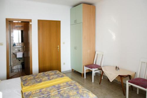 Apartments By The Sea Brela (Makarska) - 13052