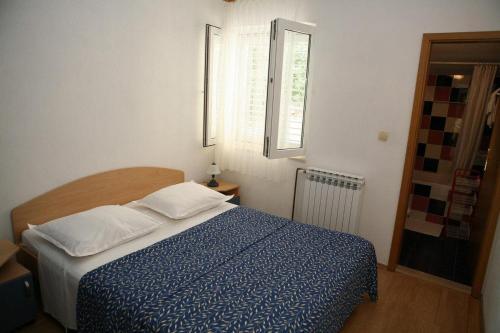 Apartments By The Sea Brela (Makarska) - 13052