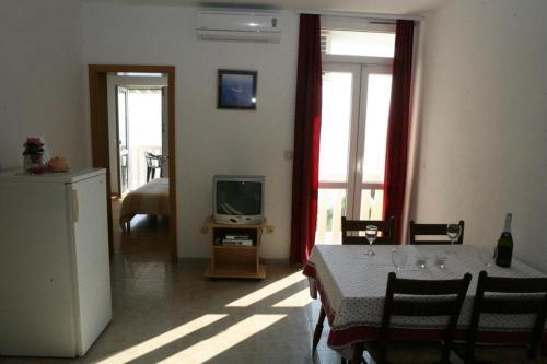 Apartments By The Sea Brela (Makarska) - 13052