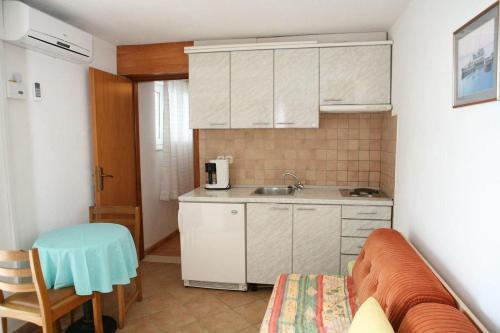Apartments By The Sea Brela (Makarska) - 13052