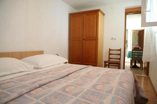 Apartments By The Sea Brela (Makarska) - 13052