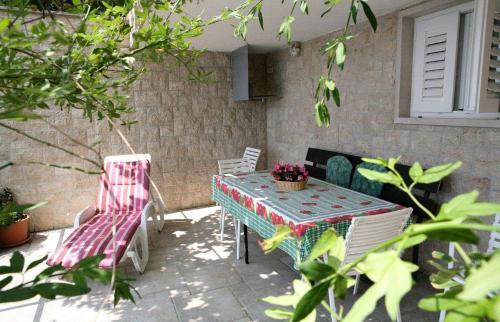 Apartments By The Sea Brela (Makarska) - 13052