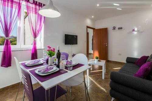 Two-bedroom Apartment In Crikvenica Xliv