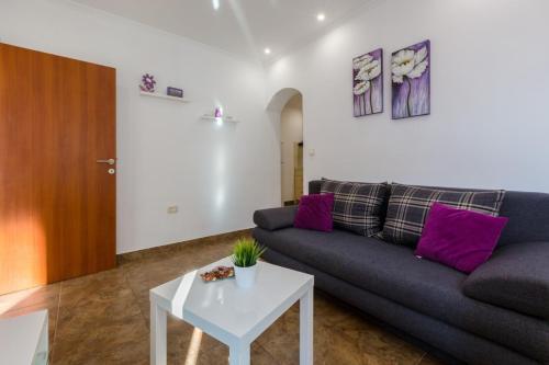 Two-bedroom Apartment In Crikvenica Xliv