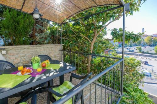 Two-bedroom Apartment In Crikvenica Xliv