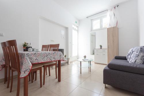 Apartment Cinereus A58