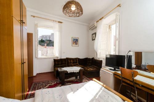Hostal Rooms Pile