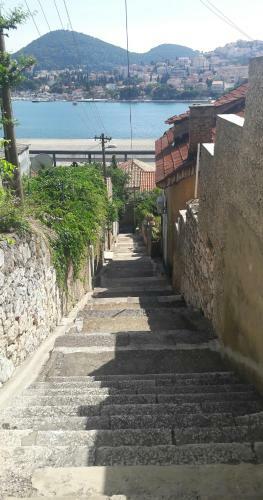 Hostal Mare Rooms For Rent