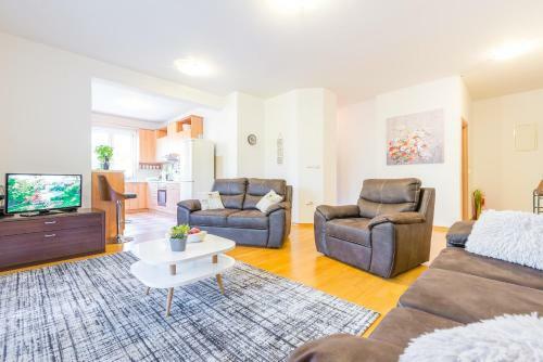 Apartment Green Gold