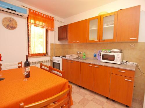 Apartments Orange 768