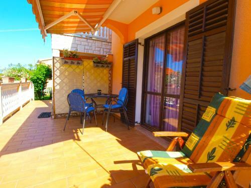 Apartments Orange 768