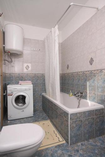 Apartments With A Parking Space Fazana - 7206
