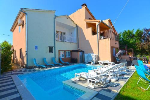 Apartments Vili 351