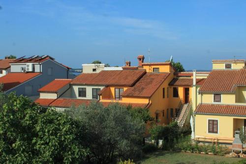 Apartments With A Parking Space Fazana - 7205