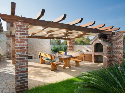 Leda Villa