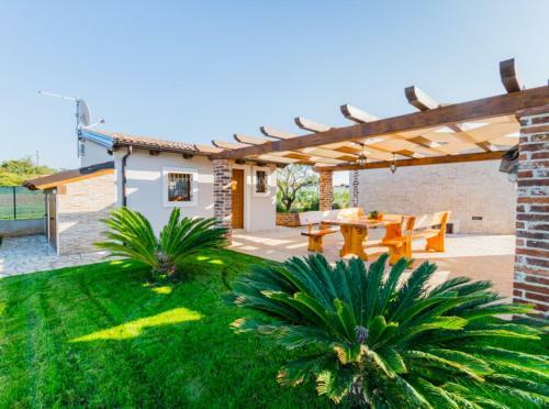 Leda Villa