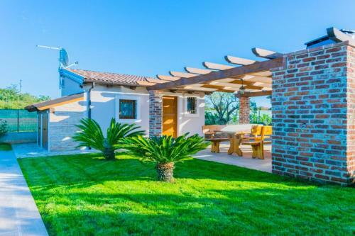 Leda Villa