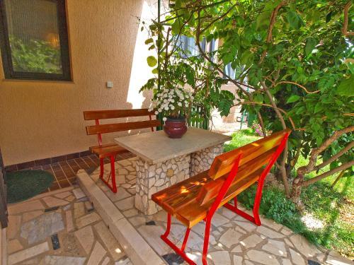 Hostal Apartments August 875