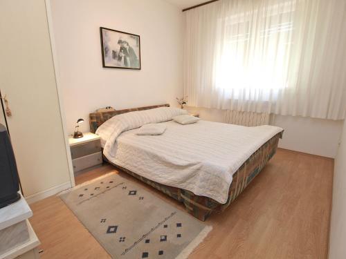 Hostal Apartments August 875