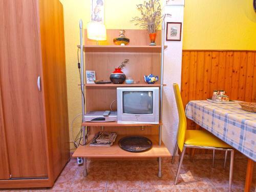 Hostal Apartments August 875
