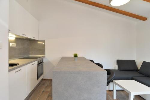 Apartments Stana 1020